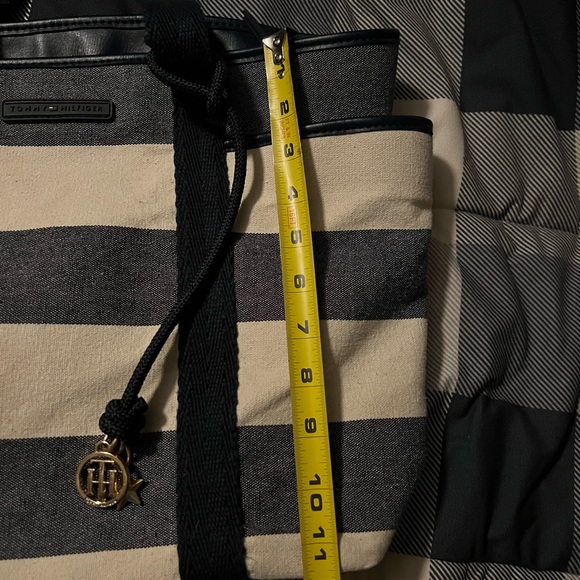 Tommy Hilfiger purse - Picture 6 of 9